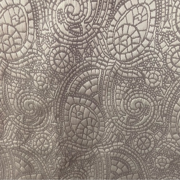 NWOT New York & Company Lavender Floral Embossed  Pencil Skirt - Picture 3 of 9